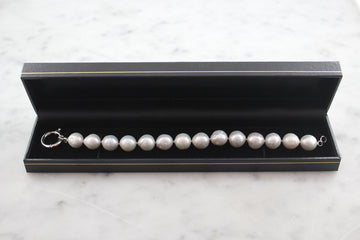 Pearl bracelet with sterling silver clasp