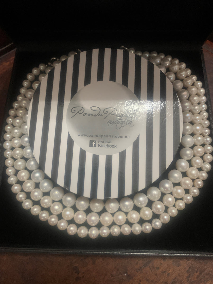 PandaPearls classic choker in round pea sized pearls.