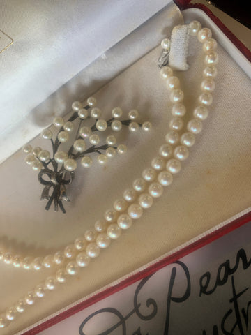 PandaPearls just adore vintage strands of Akoya pearls. So can you.
